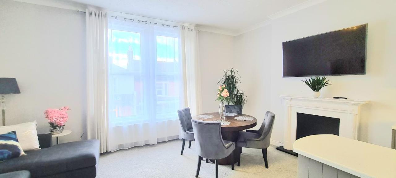 Spacious 3 Bed Flat Near The Sea With Parking Bournemouth Kültér fotó